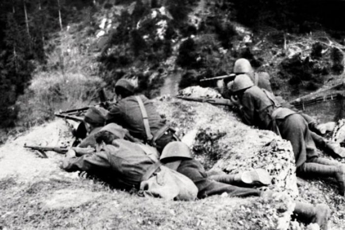 Ilustračný obrázok k článku Opäť sa ozvala druhá svetová: Pozrite, na čo všetko natrafil Peter v lese