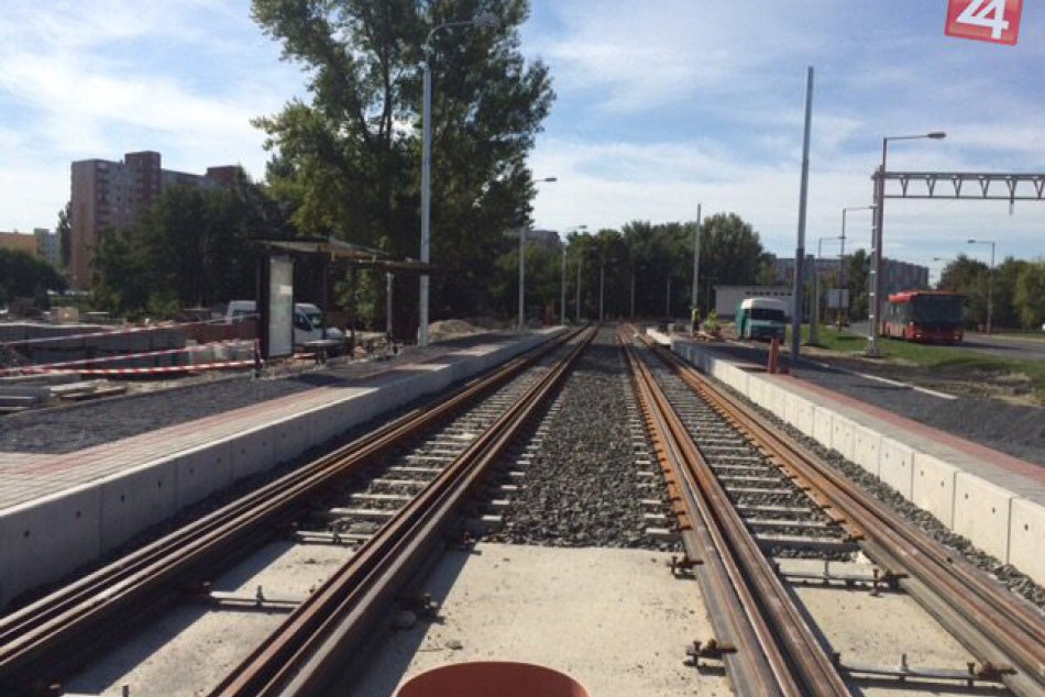 Ilustračný obrázok k článku OBRAZOM: Takto pokračujú práce na električkovej trati v Petržalke