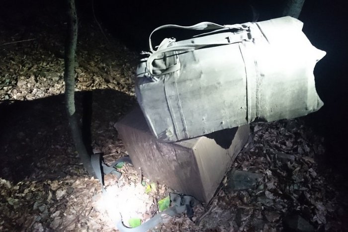 Ilustračný obrázok k článku Slovák a Ukrajinec už nakladali kontraband do auta: Muži zákona ale boli včas na správnom mieste,čo bolo v taškách?