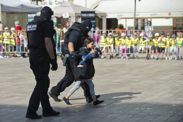 Ilustračný obrázok k článku Colníci deti učili ako rozoznávať "fejky"