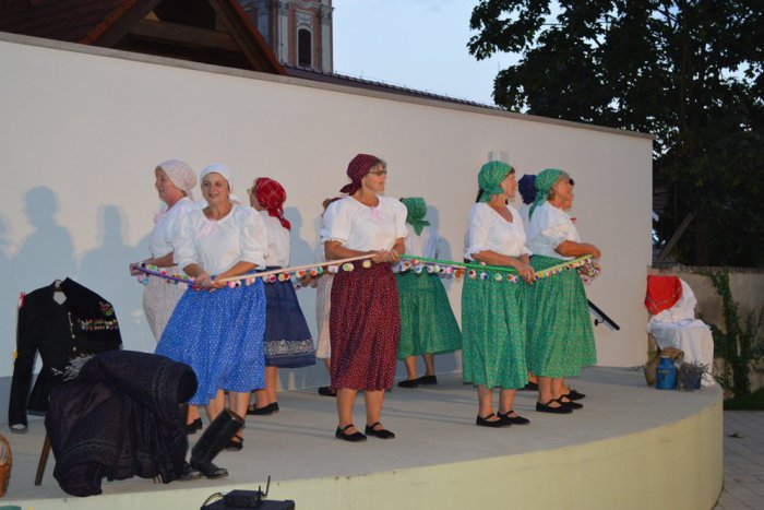 Ilustračný obrázok k článku Obrazom: Vystúpenie Lehoťanky pod platanom