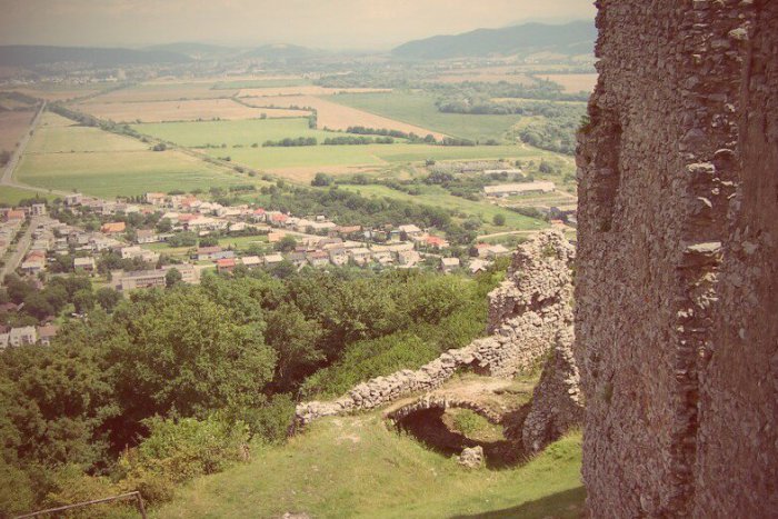 Ilustračný obrázok k článku Fakty o lákadlách v Humenskom okrese: Toto by ste mali sypať ako z malíčka