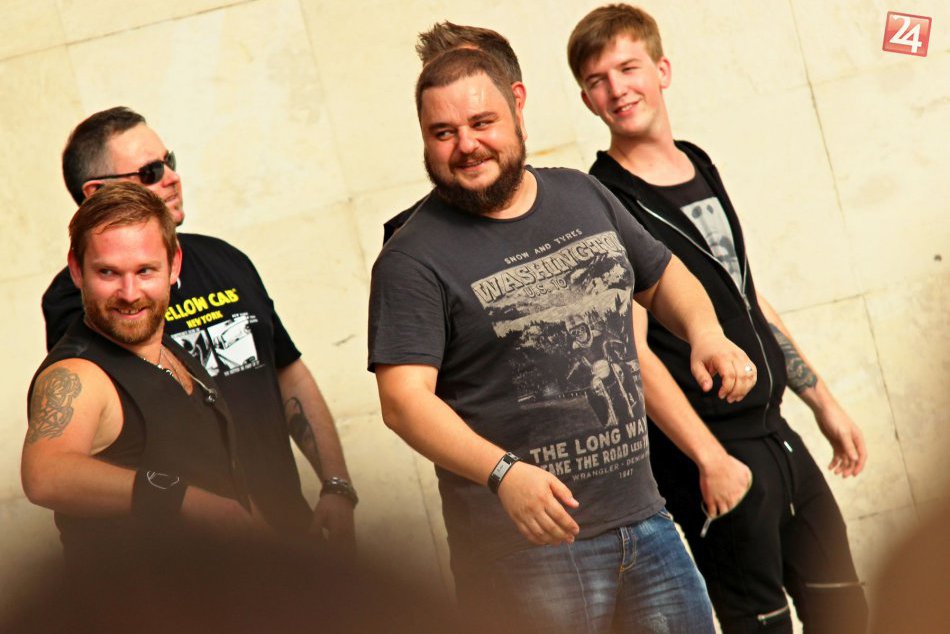 Ilustračný obrázok k článku Na kamenickom letisku bude veselo: Box s Tomim Kidom, koncert Desmodu a to nie je všetko!