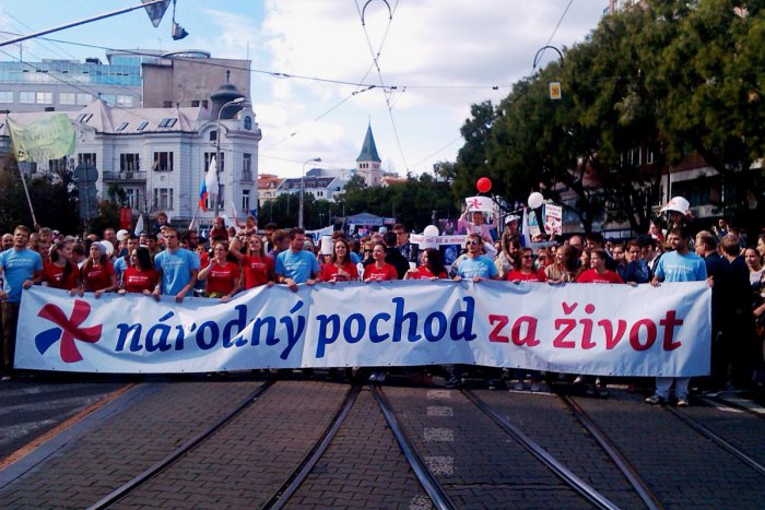 Ilustračný obrázok k článku OBRAZOM: Centrom mesta sa hemží dav, ktorý vyslovil "áno" životu. Národný pochod podporili desiatky tisíc ľudí.