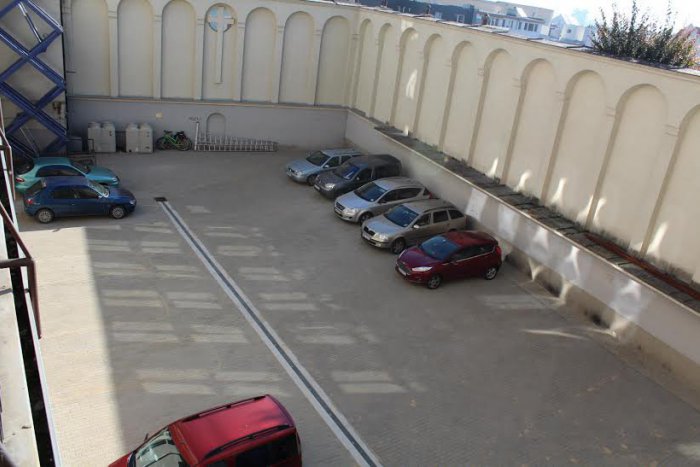 Ilustračný obrázok k článku Parkovisko pri divadle zrekonštruovali: Na prvý pohľad nič zvláštne, ale ďalší plán mnohým vyrazí dych