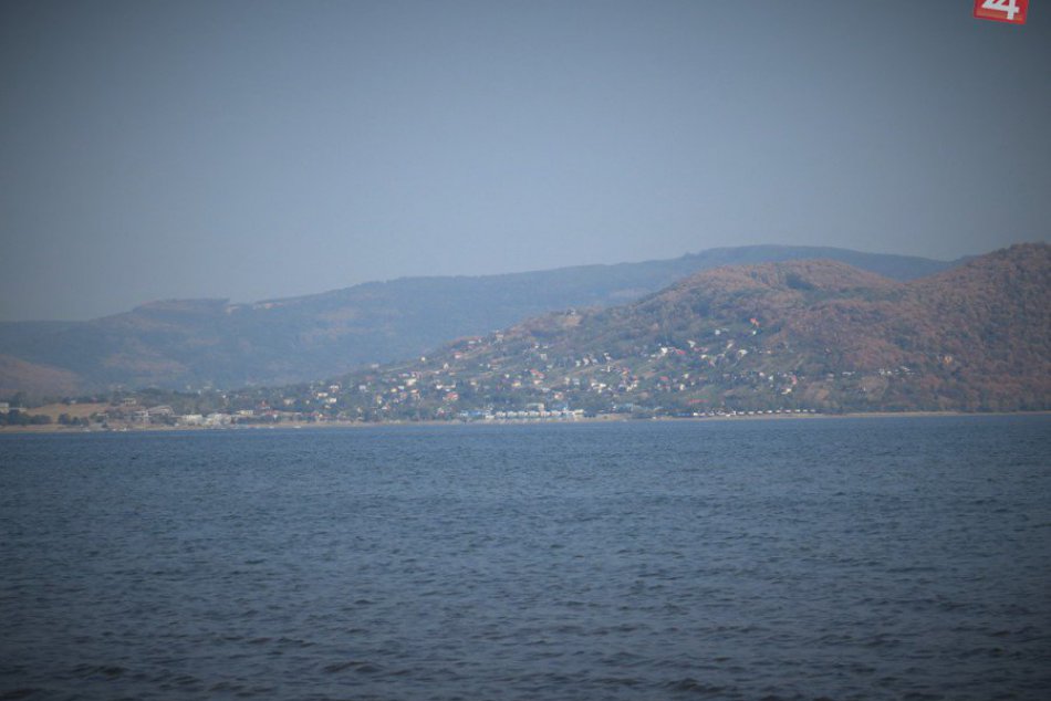 Ilustračný obrázok k článku FOTO: Práce sú už vo finále, na Šírave sa budete môcť slniť na novej pieskovej pláži!