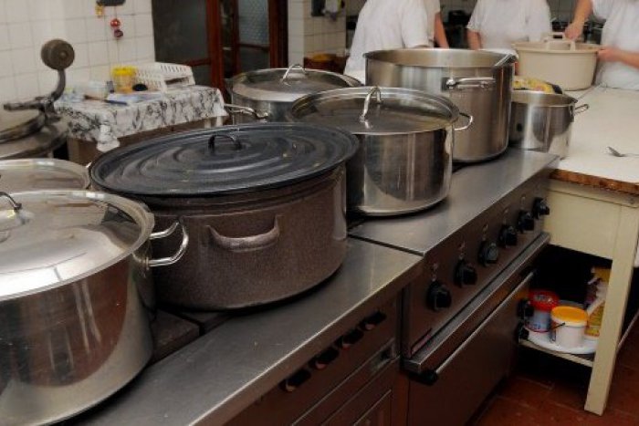 Ilustračný obrázok k článku Nevšedný čin mikulášskych gymnazistov: Kuchárky v slzách dojatia! FOTO