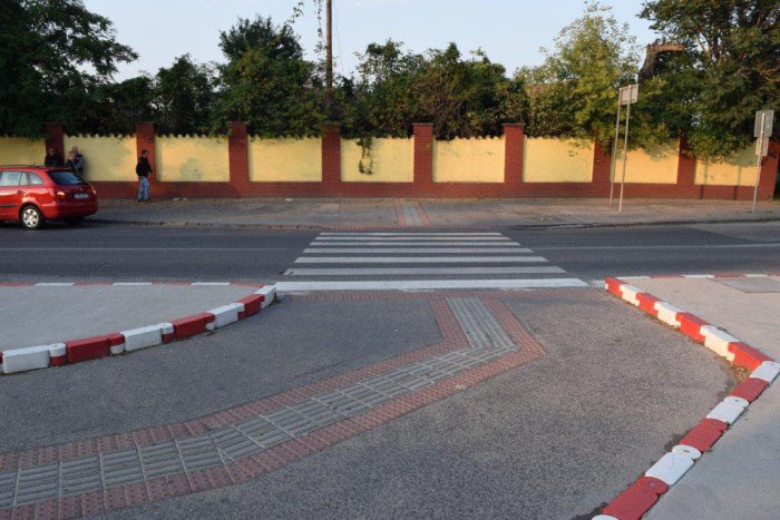 Ilustračný obrázok k článku Zrážka Škody Fabia s chodkyňou: Polícia hľadá svedkov nehody