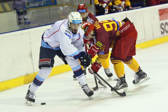 Ilustračný obrázok k článku Nitrianski hokejisti zvládli náročný zápas: Porazili lídra z Trenčína!