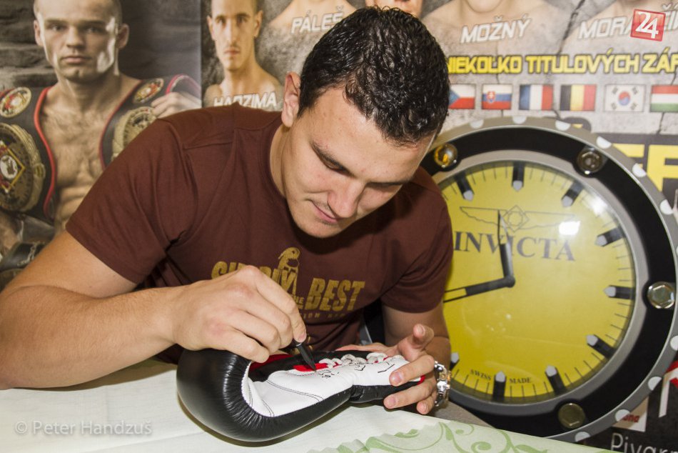 Ilustračný obrázok k článku Chcete vlastniť kickboxerské rukavice európskeho majstra WKU? Vydražte si ich na Simply The Best