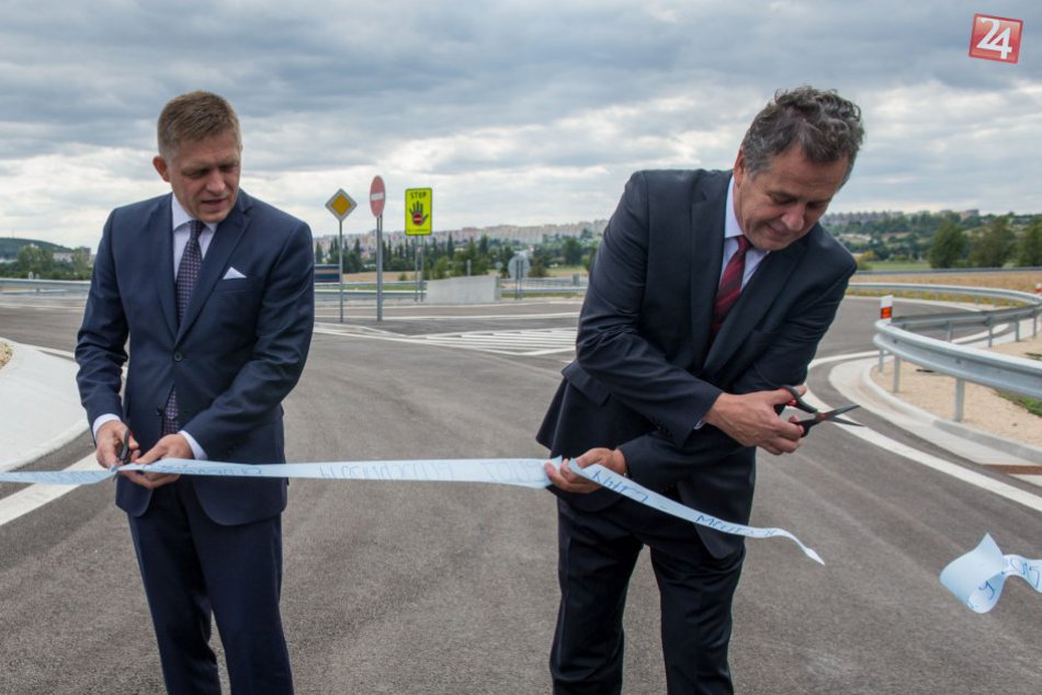 Ilustračný obrázok k článku Robert Fico na otvorení prvej etapy napojenia na R1: Nitriansky priemyselný park podľa neho čaká veľká budúcnosť