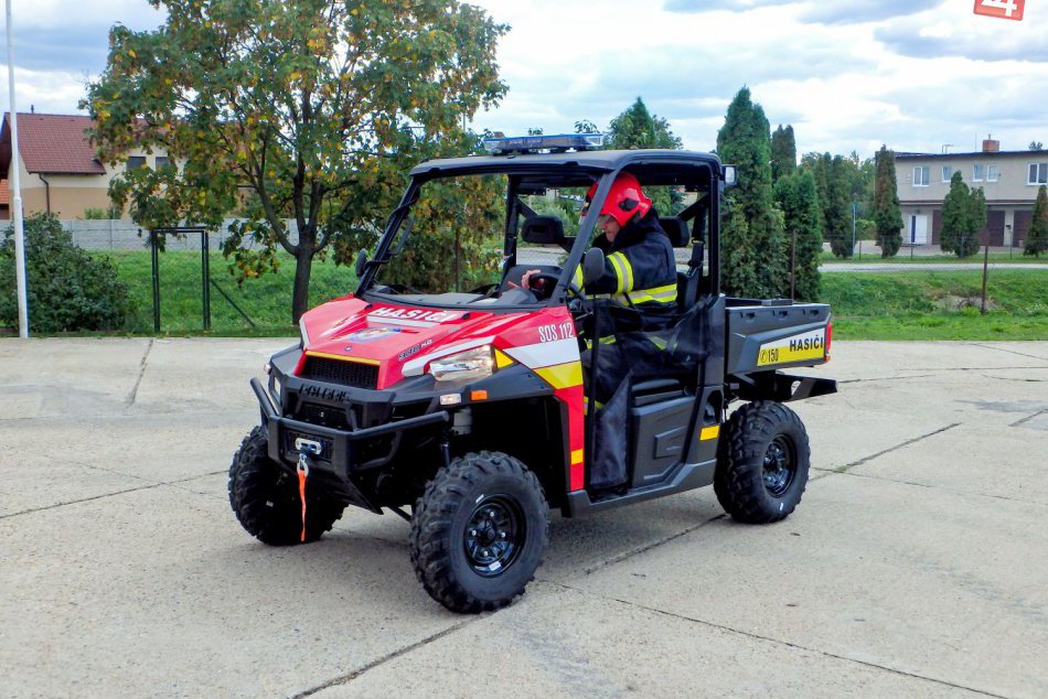 Ilustračný obrázok k článku VIDEO: Pomocníci pri požiaroch i povodniach. Zlatomoraveckí hasiči dostali nové štvorkolky