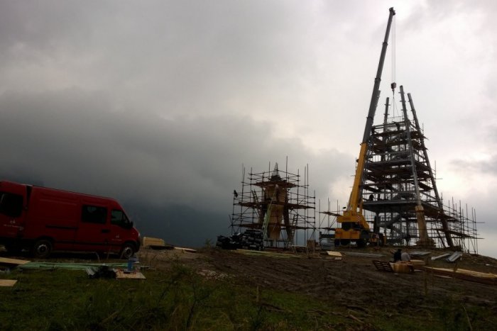 Ilustračný obrázok k článku VIDEO: V Terchovej vzniká rozhľadňa: Pozrite sa, ako pokračujú práce