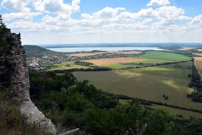 Ilustračný obrázok k článku Okolie Šíravy láka aj v jeseni: 5 miest, ktoré si užijete i bez pálivých lúčov slnka