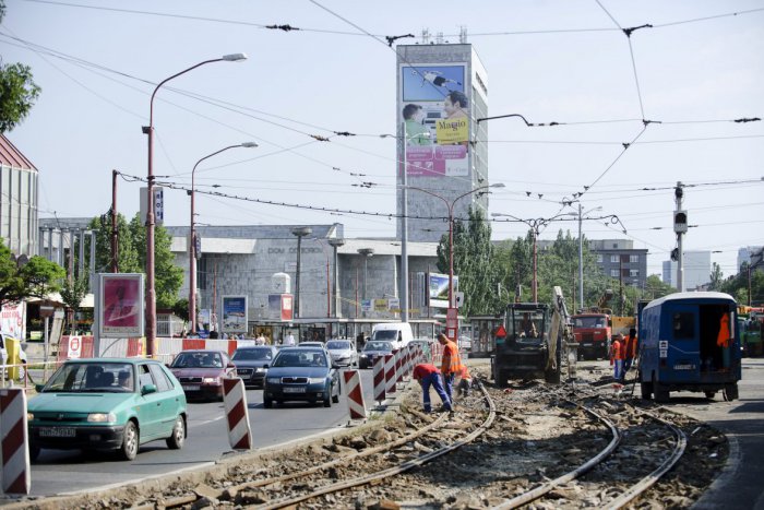 Ilustračný obrázok k článku S jeseňou sa magistrát pustil do opráv ciest, MHD môže na niektorých miestach výrazne meškať