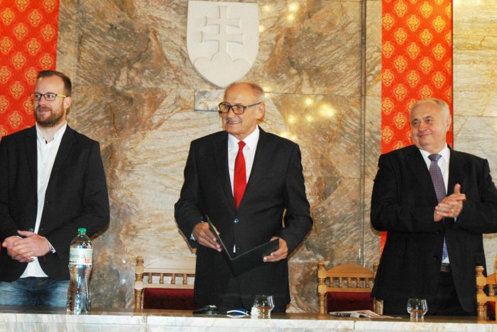 Ilustračný obrázok k článku Návšteva partnerov: Budú chodiť ružomberskí žiaci na skusy do Prahy 6?