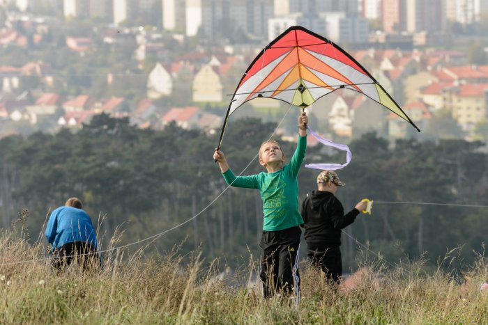 Ilustračný obrázok k článku Správny čas na prvý tréning. Šarkaniáda pri kopci: Termín zmenený!