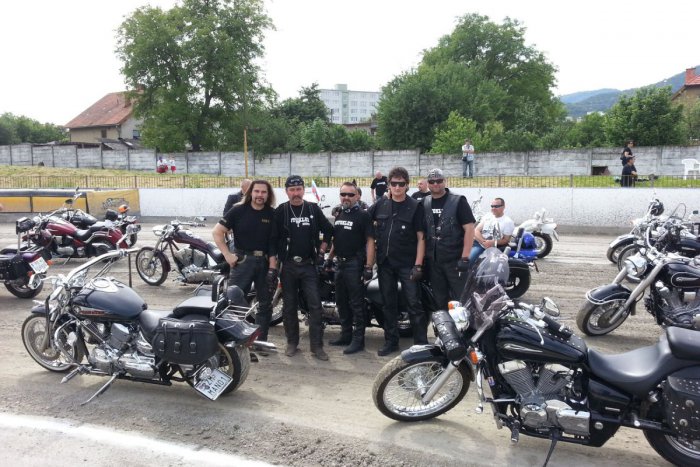 Ilustračný obrázok k článku Motorkár z Moraviec: Sme ľudia ako ostatní a toto je jeden z našich najkrajších zvykov na ceste!