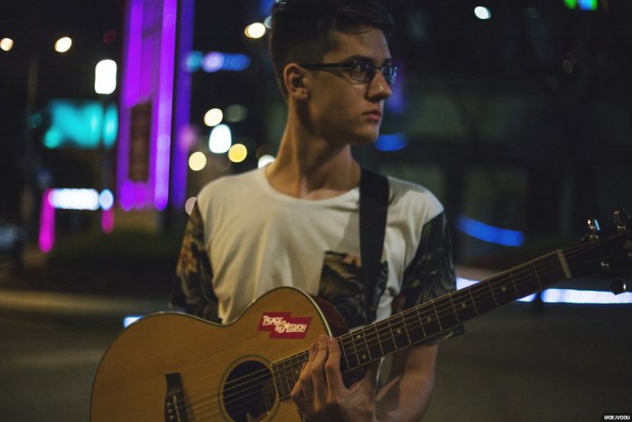 Ilustračný obrázok k článku Popradský gymnazista sa čoraz viac zviditeľnuje vo svete hudby: Aha, ako sa vyhral s obrovským hitom!