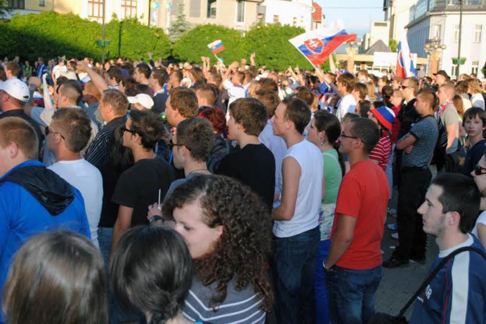 Ilustračný obrázok k článku Na zápas reprezentácie sú už síce všetky lístky vypredané, ale... futbal si môžete užiť aj na námestí