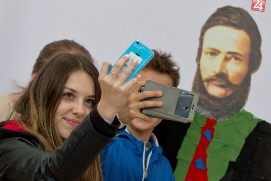 Ilustračný obrázok k článku Do Michaloviec zavítal Štúr v podobe, akú by ste zrejme nečakali: Urobte si selfie :-) FOTO