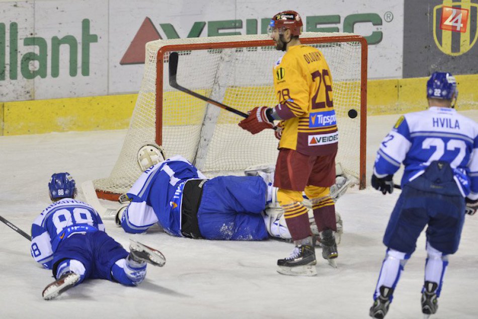 Ilustračný obrázok k článku Poprad natiahol sériu bez výhry na šesť zápasov. O prehre v Trenčíne sa rozhodlo až v predĺžení