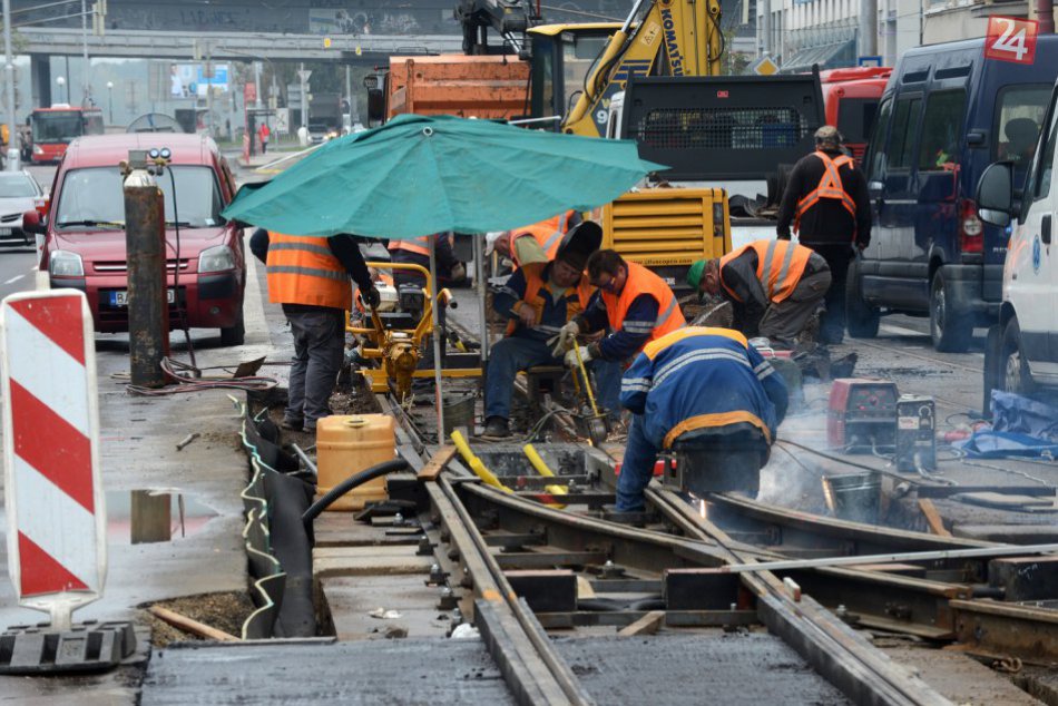 Ilustračný obrázok k článku OBRAZOM: Ako pokračuje rekonštrukcia električkovej trate na Vajanského nábreží