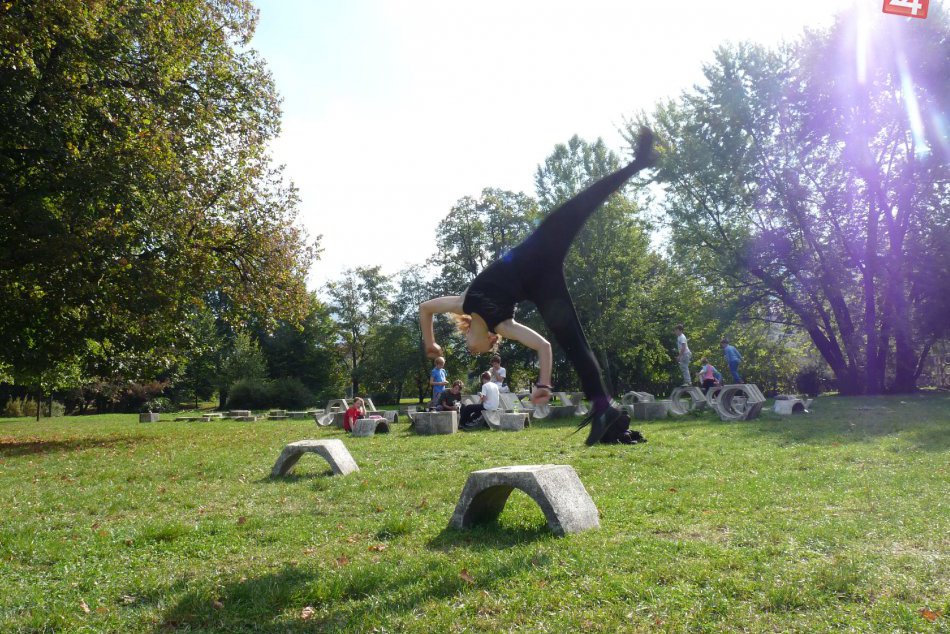 Ilustračný obrázok k článku Na prvý pohľad bežná siedmačka, to však ale nepoznáte jej záľubu: Bystričanka (12) sa učí bojovať s gravitáciou