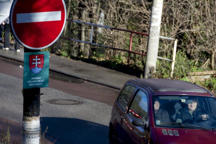 Ilustračný obrázok k článku Poslanci rozhodli: Na Železnú studničku autá aj naďalej nepustia