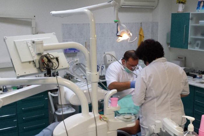 Ilustračný obrázok k článku Zubár z nášho mesta to povedal otvorene: Chrup Zlatomoravčanov? Je to bieda!