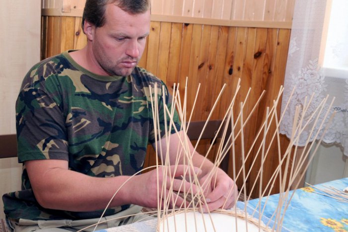 Ilustračný obrázok k článku Košíkarom sa dnes môže stať každý: Pri troche šikovnosti sa to dá aj bez prútia