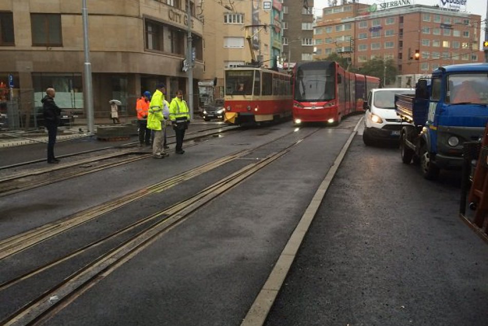 Ilustračný obrázok k článku Termín nebol dodržaný: Cez Jesenského ešte električky nejazdia, čaká sa na kolaudačné rozhodnutie