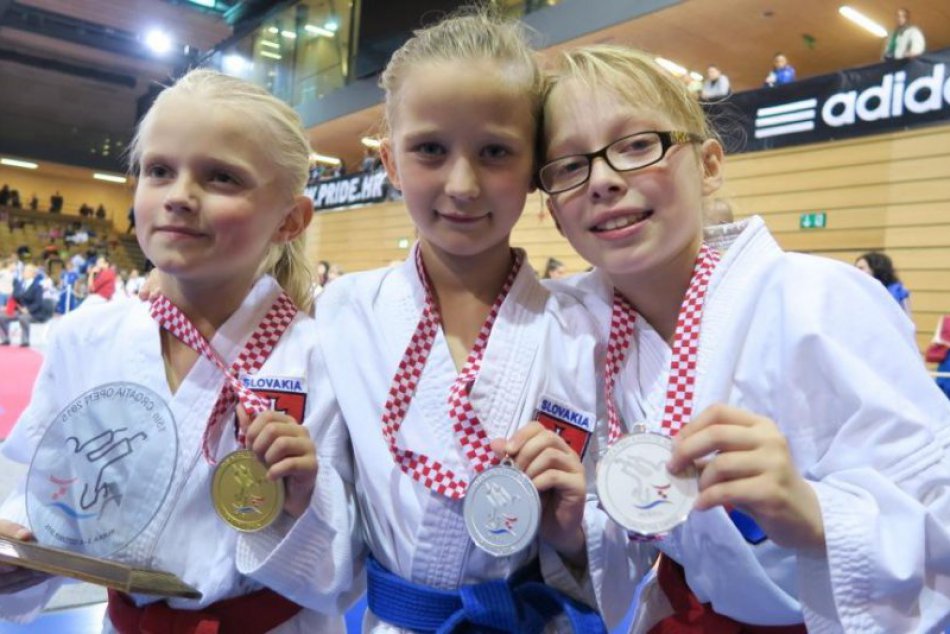 Ilustračný obrázok k článku Medailová žatva našich karatistov: V Chorvátsku stáli na stupni víťazov až siedmi Popradčania