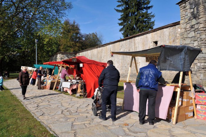 Ilustračný obrázok k článku Tradičné remeslá, aj ukážky z bojov SNP: Budatínsky rínok zažijeme už čoskoro