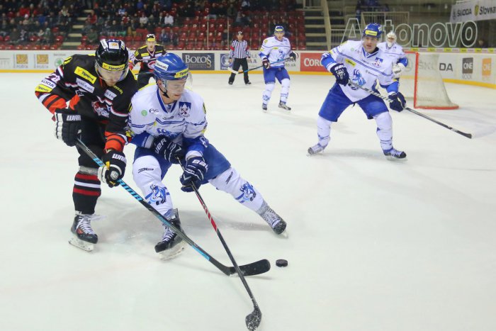 Ilustračný obrázok k článku Barani si v Poprade zmerali sily s kamzíkmi: Na ľade súpera inkasovali päť gólov