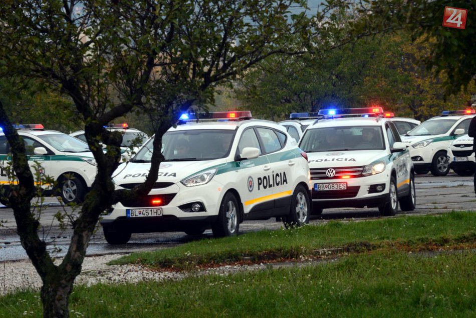 Ilustračný obrázok k článku Dvoch policajtov museli po vážnej dopravnej nehode previezť do nemocnice