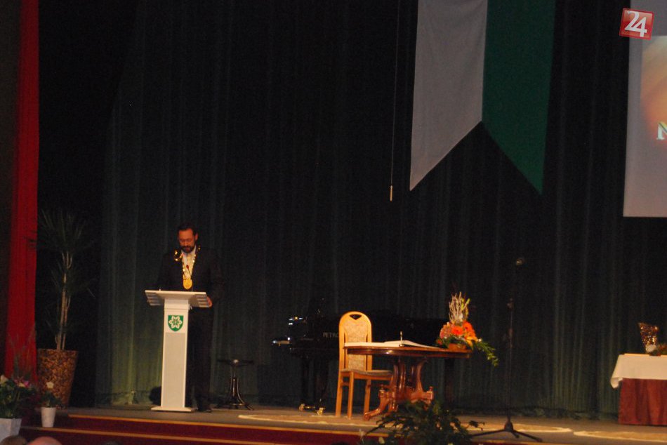 Ilustračný obrázok k článku Primátor rozdával ocenenia: Na týchto Novozámčanov môžeme byť právom hrdí