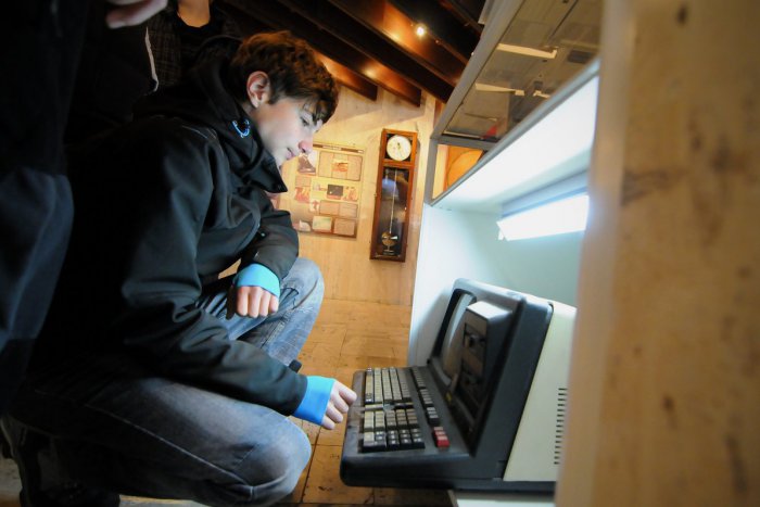 Ilustračný obrázok k článku Hrádocká škola otvorila unikátne múzeum: Najstarší číslicový počítač v ČSSR, ďalšie funkčné vychytávky priniesli študenti