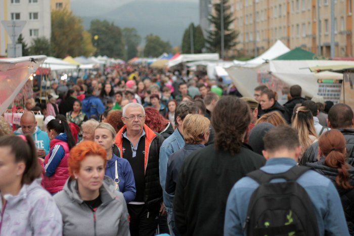 Ilustračný obrázok k článku Svätokrížske námestie počas jarmoku: Trojdňový PROGRAM na pódiu