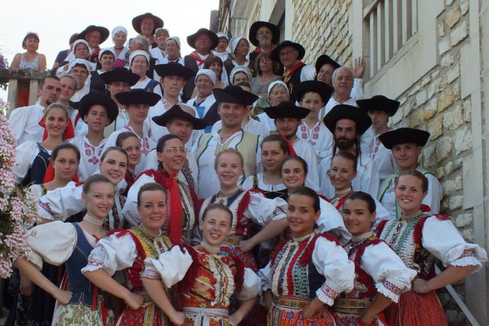 Ilustračný obrázok k článku Nadšení Francúzi nešetrili potleskom vystúpeniam Folklórneho súboru Liptov