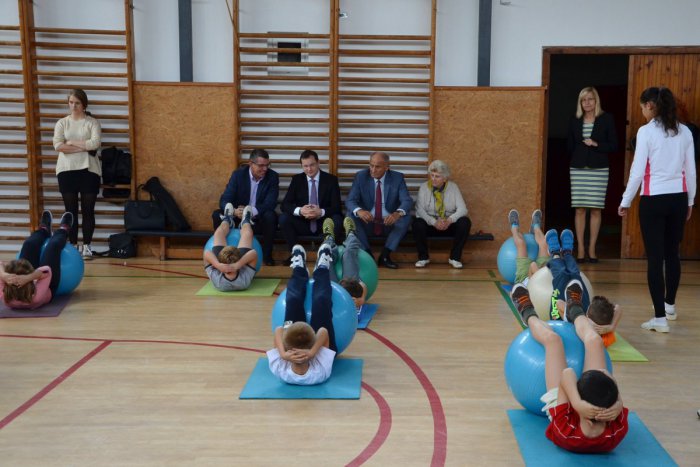 Ilustračný obrázok k článku Neurochirurg Róbert Rusnák: Zhruba 30 percent detí má vážne choroby v súvislosti s držaním tela