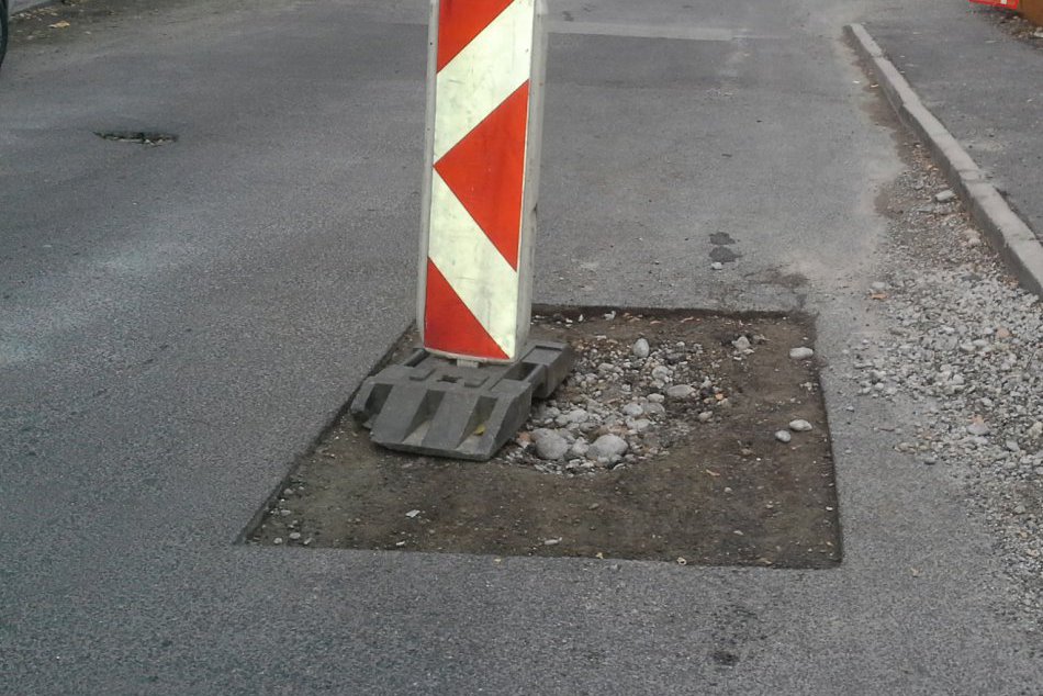 Ilustračný obrázok k článku Na opravu komunikácií vyčlenila župa tento rok 5 390 000 eur