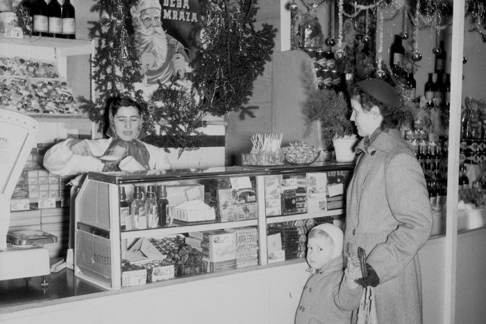 Ilustračný obrázok k článku Mliečny bar a ďalšie... 3 legendárne obchody zo socíku, ktoré sme navštevovali v Hlohovci