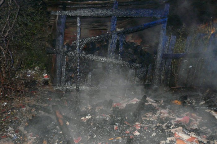 Ilustračný obrázok k článku Pod hradom Krásna Hôrka opäť horelo: Plamene zachvátili drevenú chatrč!