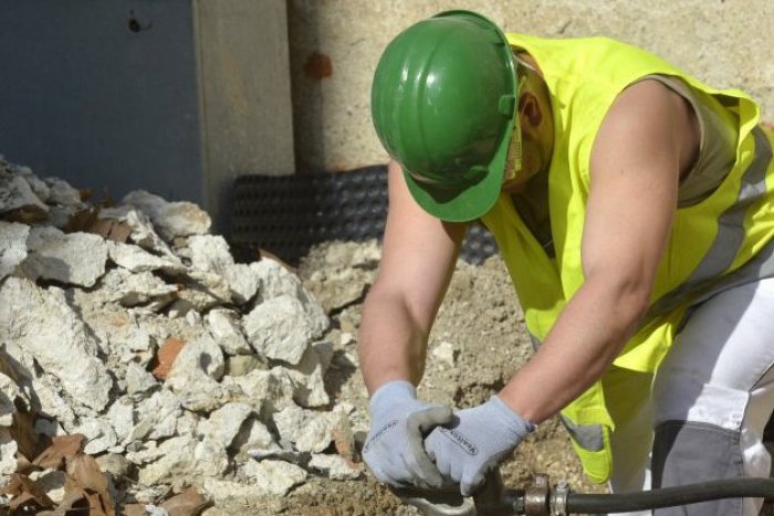 Ilustračný obrázok k článku Počas leta sa bude pracovať: Kraj vynoví viaceré školské budovy