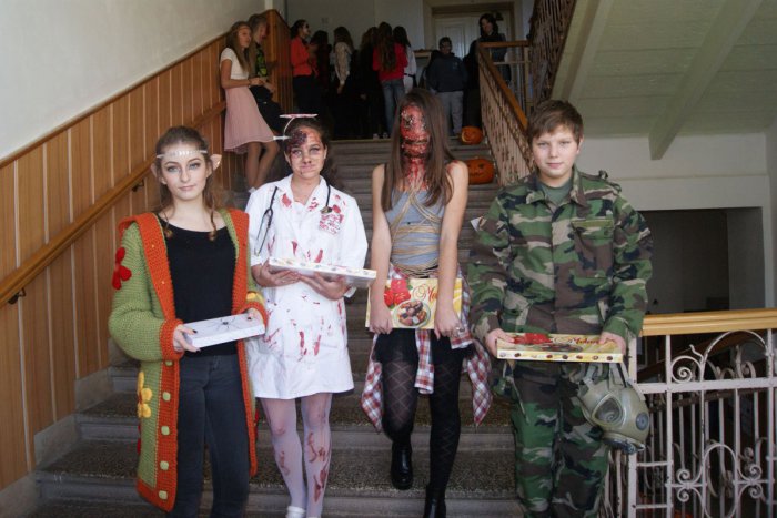 Ilustračný obrázok k článku FOTO: Strašidlá na rožňavskom gymnáziu, študenti si užili deň plný zábavy