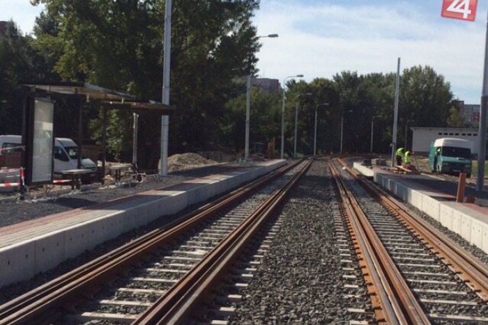 Ilustračný obrázok k článku Električka do Petržalky: Blíži sa termín ukončenia prác, ako je na tom projekt Nosného systému MHD?