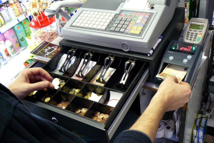 Ilustračný obrázok k článku Podniky s občerstvením na Mostnej prichádzajú o zisk: Musia zatvárať skôr ako bary