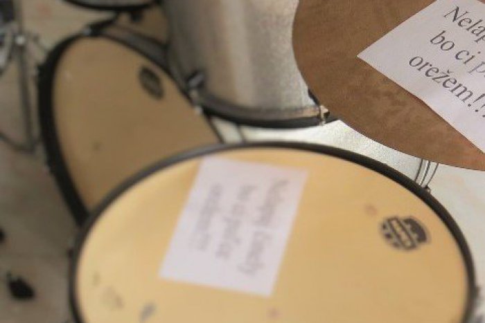 Ilustračný obrázok k článku Michalovský obchod to zobral s humorom: Odkaz pre obchytkávačov v zemplínčine vás dostane :) FOTO