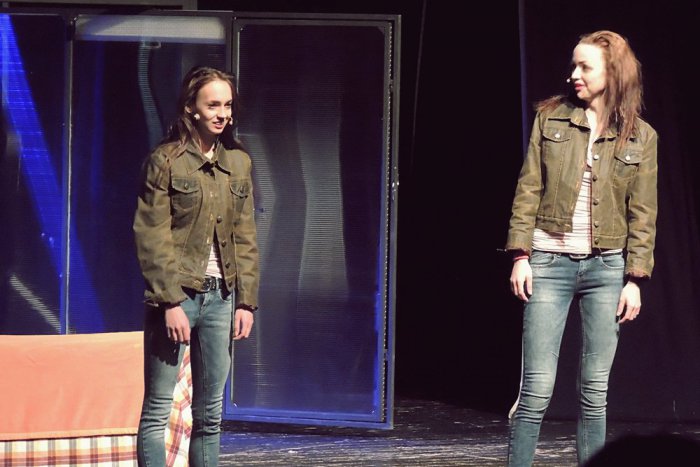 Ilustračný obrázok k článku FOTO a VIDEO: Divadelná premiéra zožala úspech, hlavnou postavou len 17-ročná študentka!